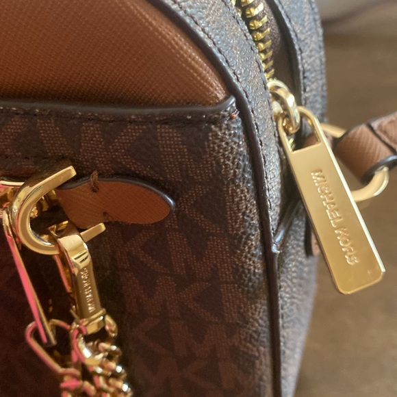 Michael Kors signature purse - Picture 5 of 5
